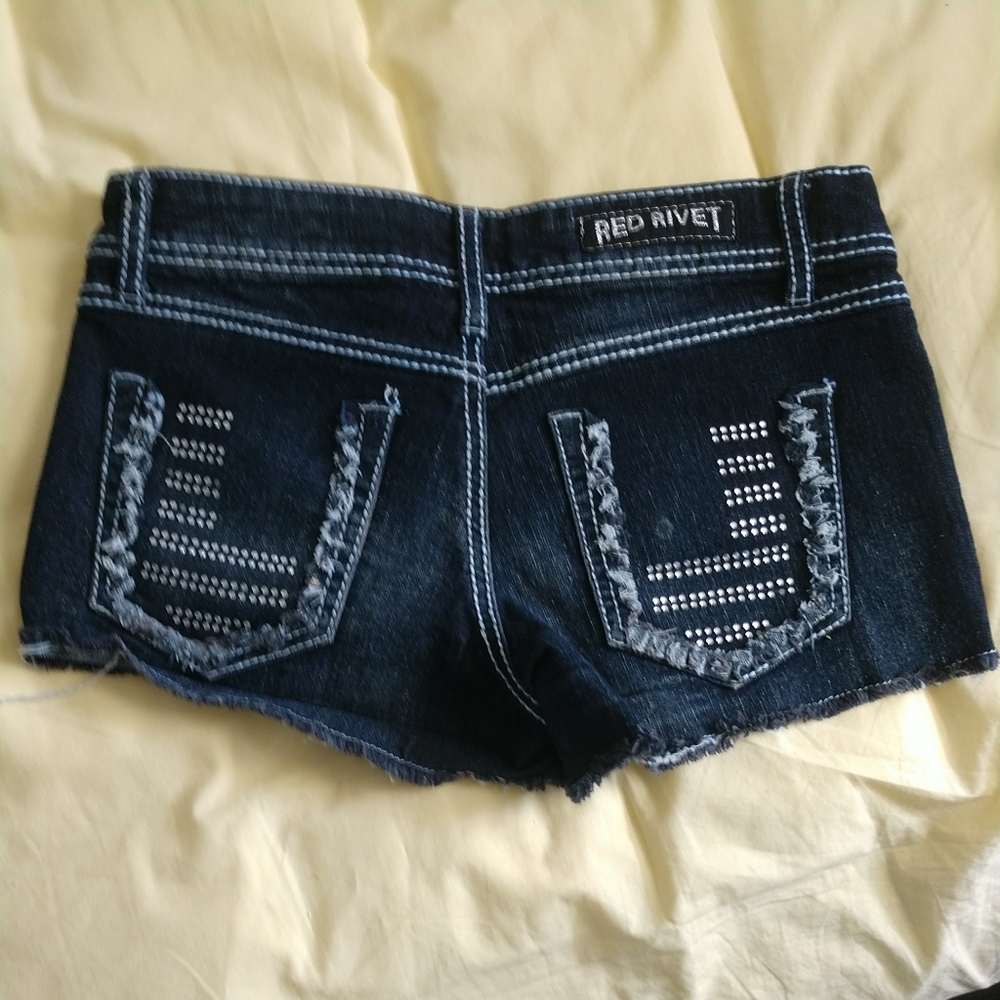 Red Rivet Dark Wash Denim Shorts Juniors Size 3. Rhinestones on Back